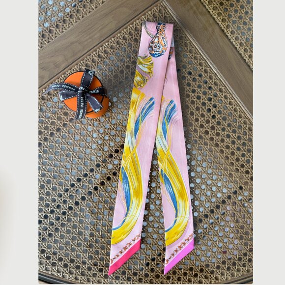 Authentic Hermès Cavalcades Silk Twilly - Picture 7 of 16